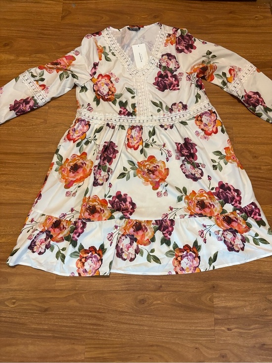 BloomChic Dresses & Skirts - BloomChic -Ivory Lantern Sleeve Dress - Size 14/16